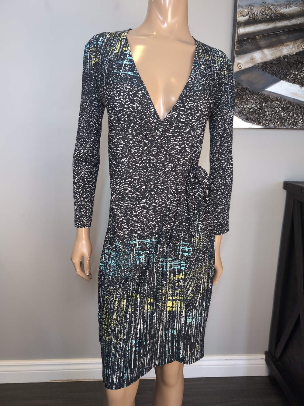 BCBGMAXAZRIA Adele Printed Wrap Dress Sea Green Abstract Jersey Knit Size Small - Picture 2 of 12